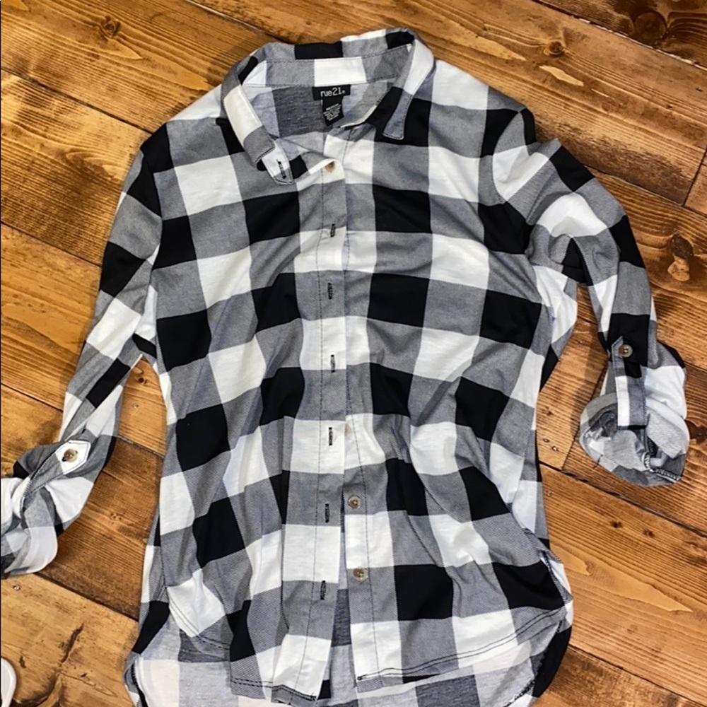 RUE 21 | JUNIORS LIGHTWEIGHT LONG SLEEVE BUTTON DOWN PLAID SHIRT SZ MED